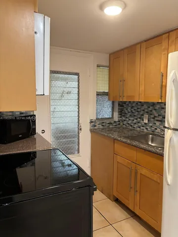 $1,700 | 1821 Northeast 168th Street, Unit C4, North Miami Beach, FL 33162
