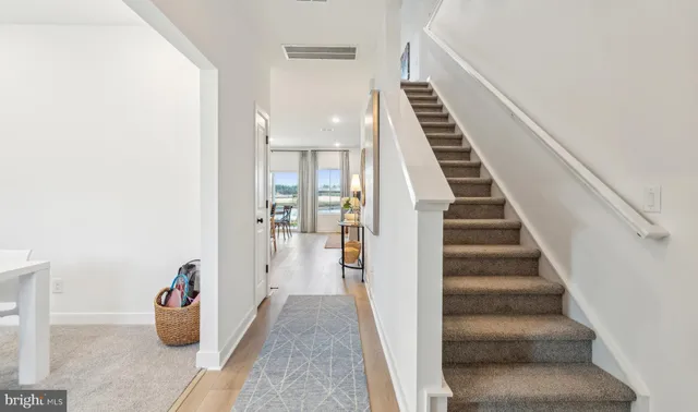 a view of an entryway and livingroom