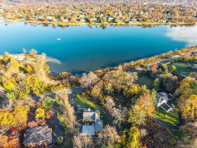 a picture of lake view