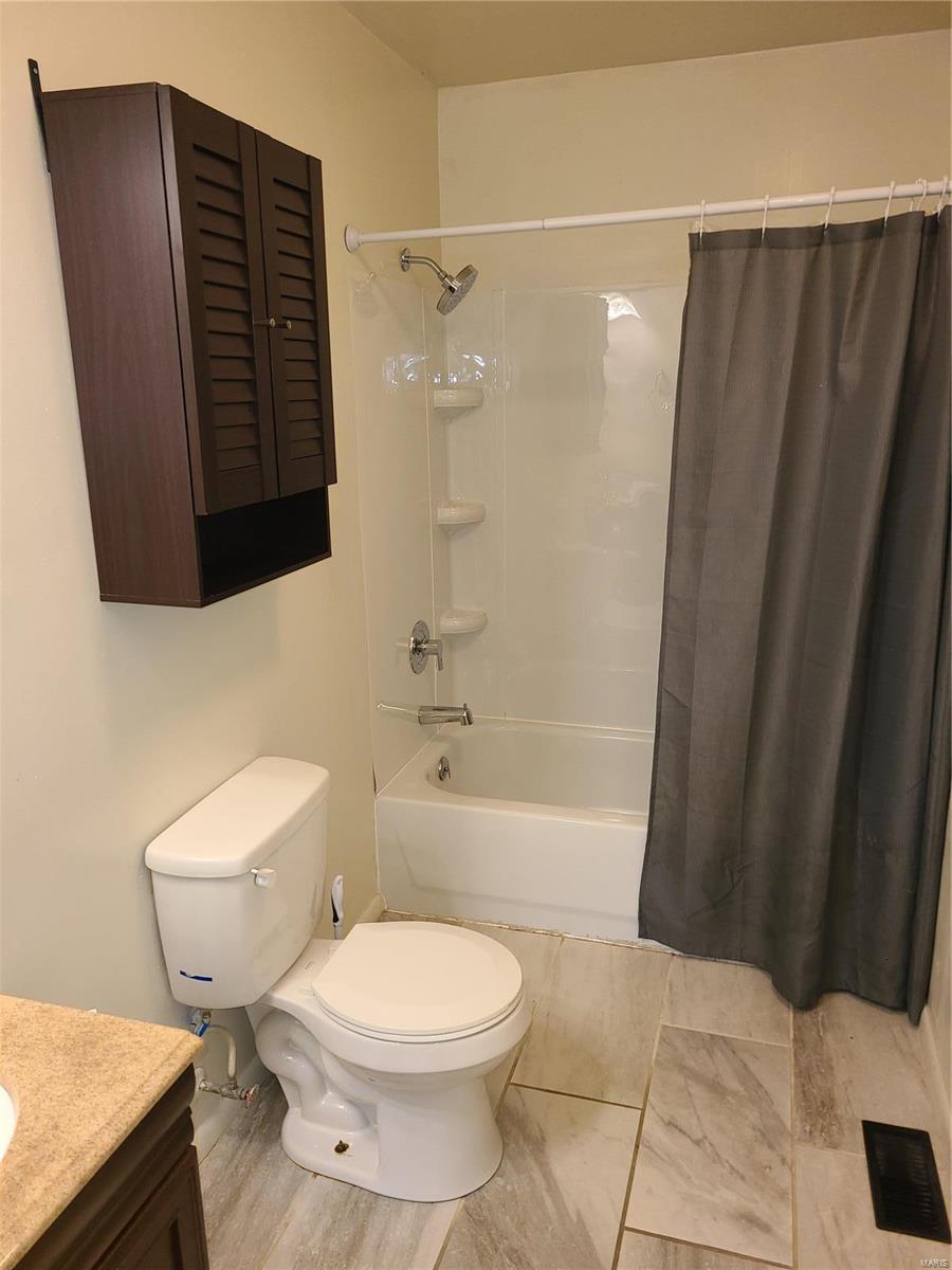 2130 Johnson Road Granite City, IL 62040 - Photo 10 of 25 Gallery Image 10