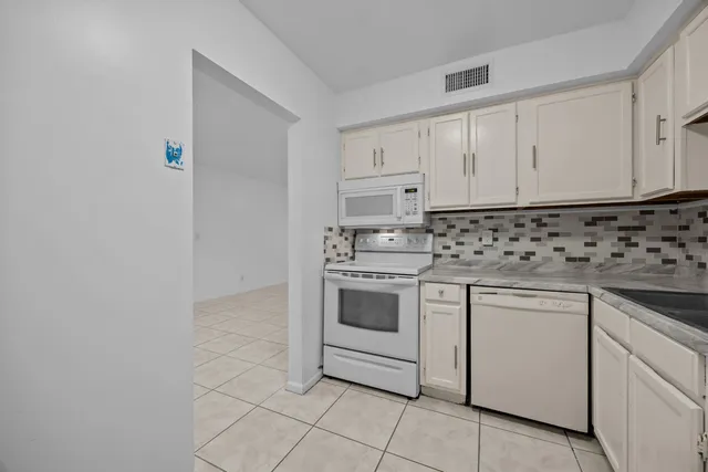 $2,000 | 9905 Pineapple Tree Drive, Unit 210, Boynton Beach, FL 33436