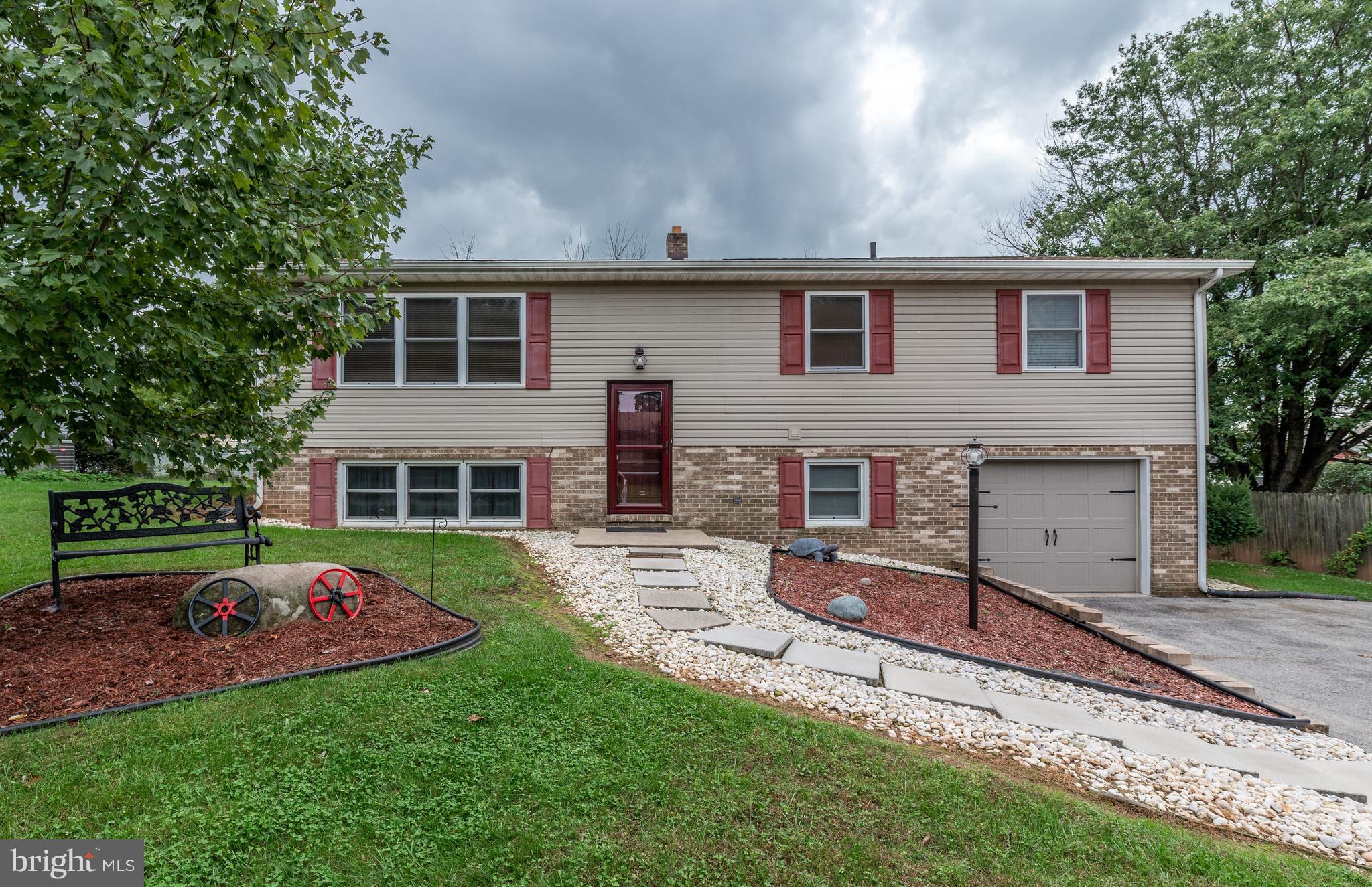 3640 Village Road Dover, PA 17315 - Photo 2 of 27 Front View