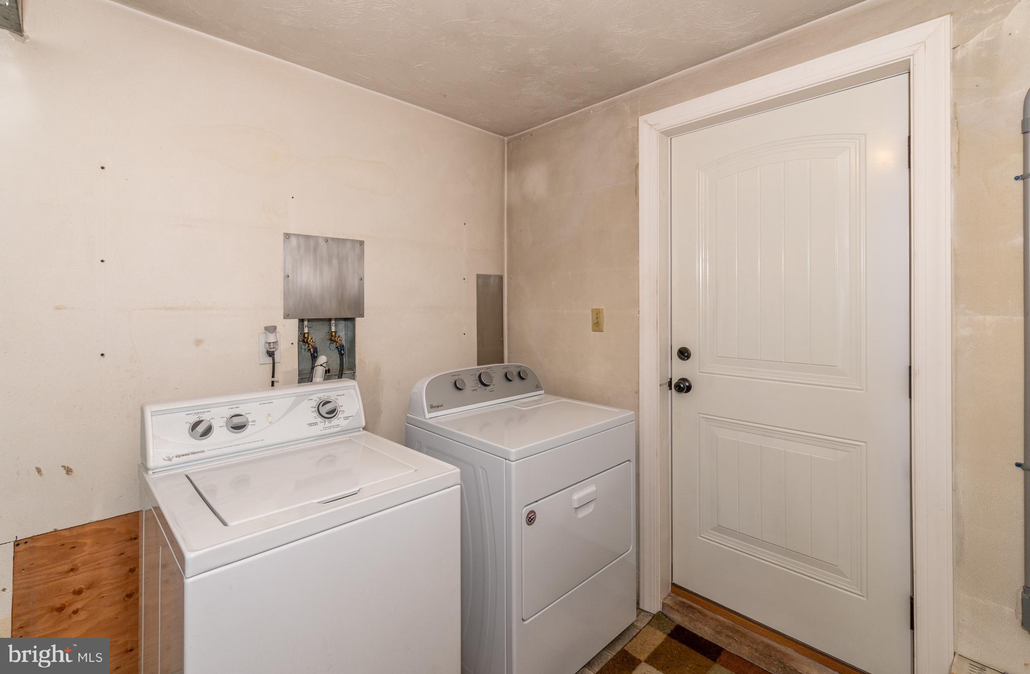 3640 Village Road Dover, PA 17315 - Photo 22 of 27 Large Laundry Room
