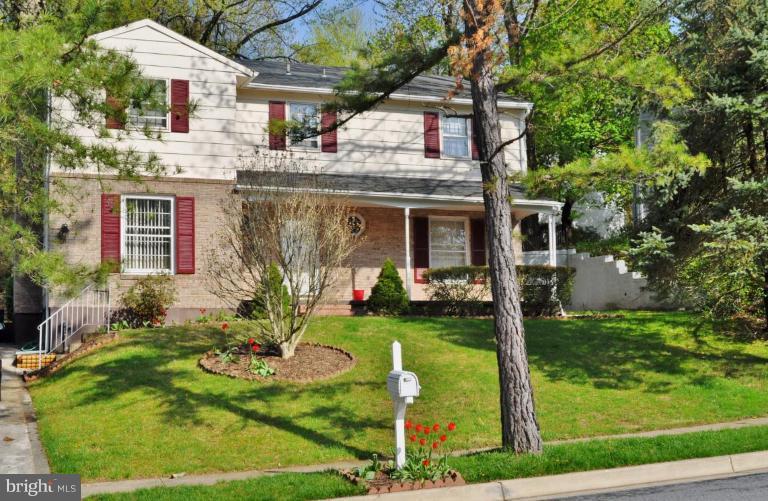 10507 Gateridge Road Cockeysville, MD 21030 - Photo 1 of 18 a front view of a house with garden