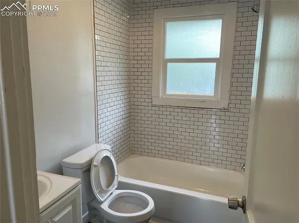 a bathroom with a toilet and a bathtub