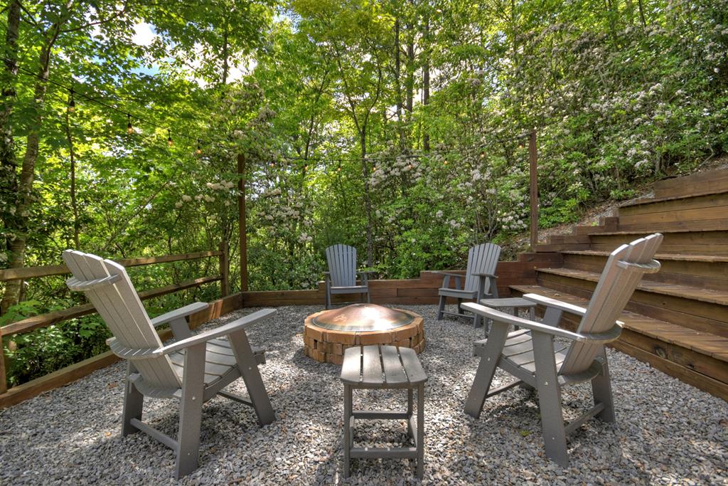 80 Tom Tom Trail Blue Ridge, GA 30513 - Photo 33 of 67 a view of a chairs and table in the outdoor sitting