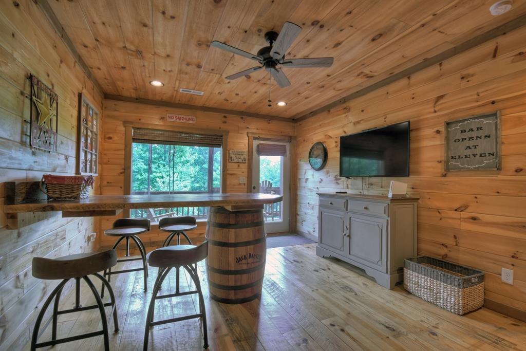80 Tom Tom Trail Blue Ridge, GA 30513 - Photo 39 of 67 a open kitchen with stainless steel appliances granite countertop a stove a sink dishwasher a dining table and chairs with wooden floor