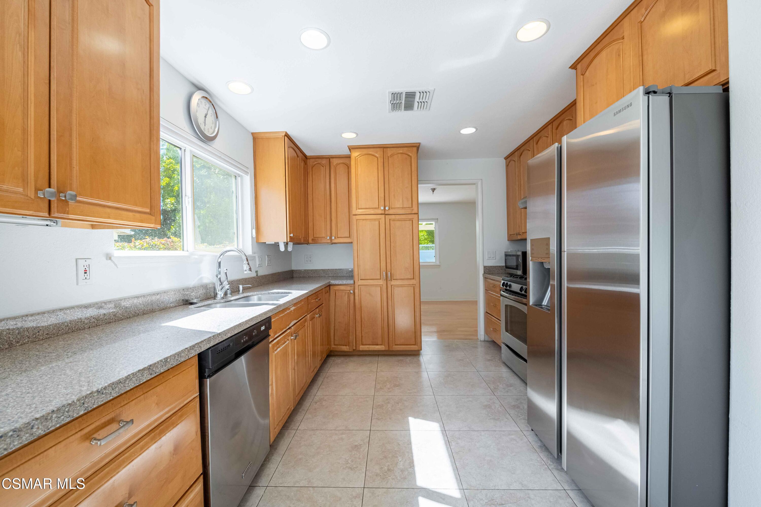 167 Kanan Road Oak Park, CA 91377 - Photo 13 of 33 167NKananRd 14