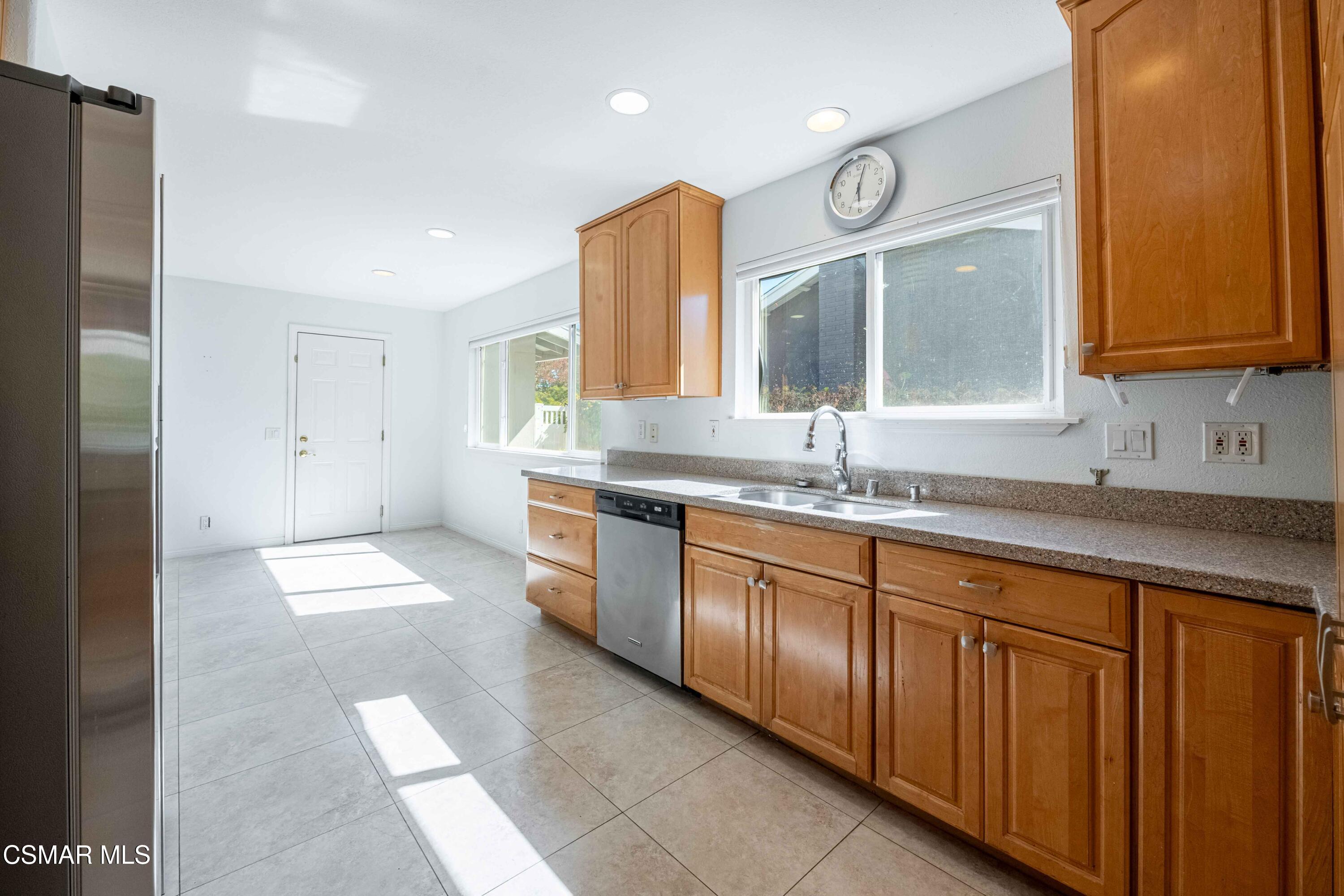 167 Kanan Road Oak Park, CA 91377 - Photo 15 of 33 167NKananRd 16