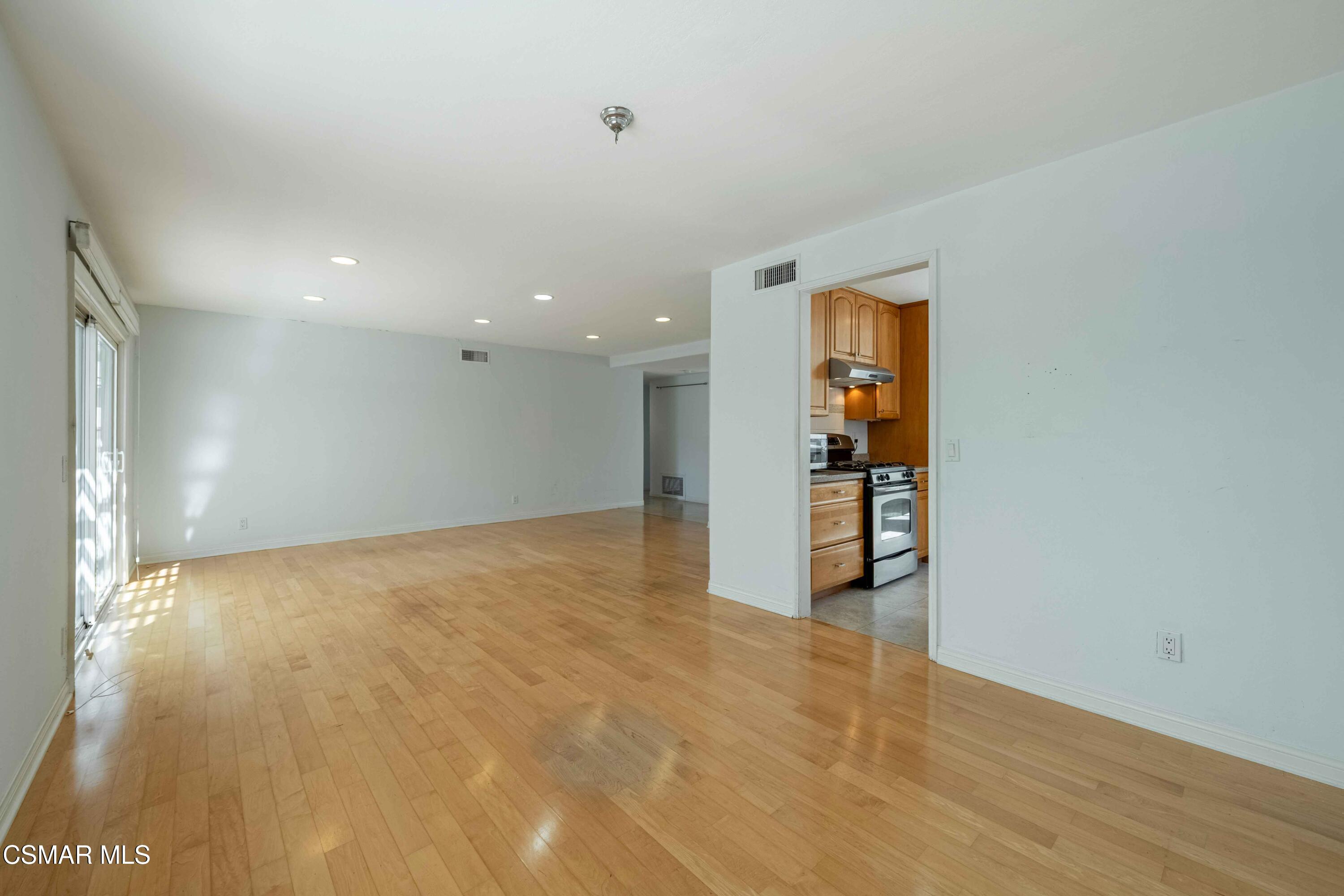 167 Kanan Road Oak Park, CA 91377 - Photo 9 of 33 167NKananRd 10