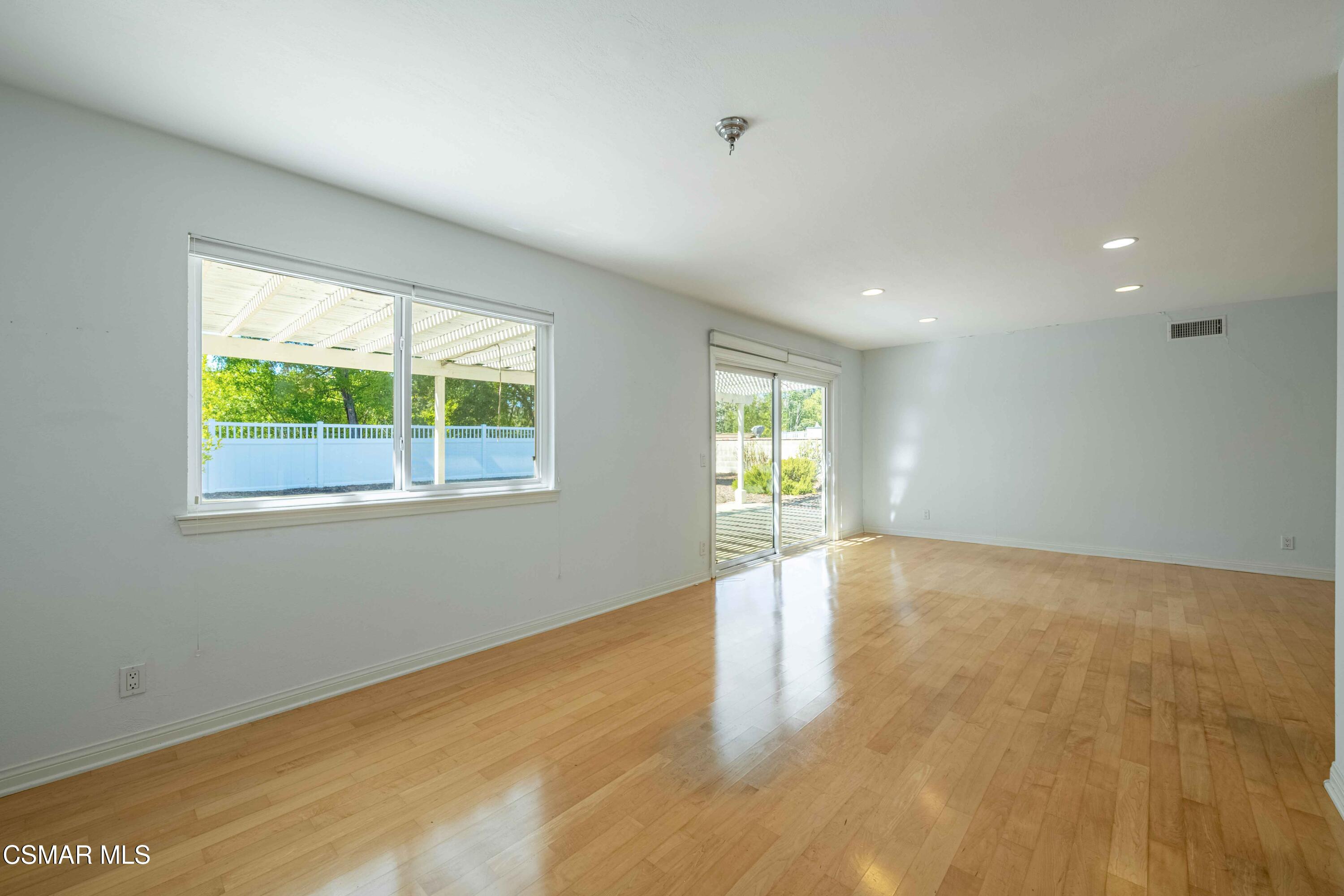167 Kanan Road Oak Park, CA 91377 - Photo 10 of 33 167NKananRd 11