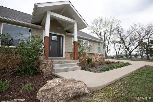 $235,000 | 900 Grand Avenue, Cuba, MO 65453