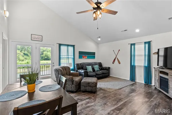 $525,000 | 1457 Riverway Drive, Doniphan, MO 63935