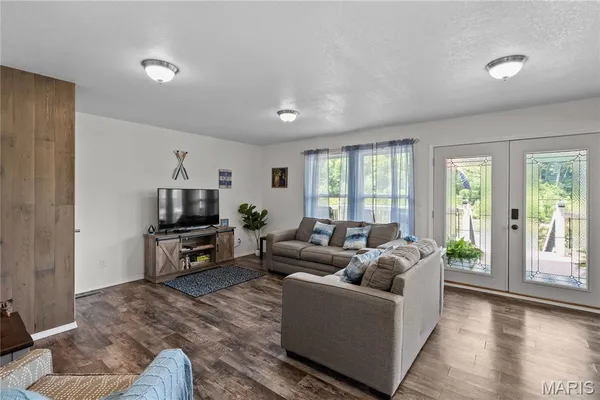 $525,000 | 1457 Riverway Drive, Doniphan, MO 63935