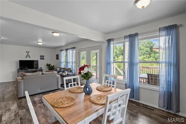 $525,000 | 1457 Riverway Drive, Doniphan, MO 63935