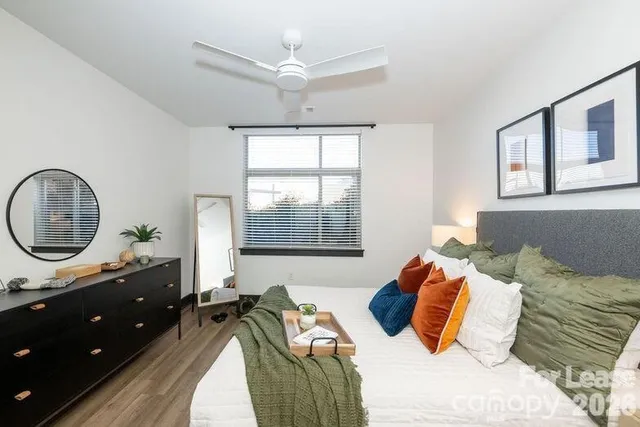 $1,699 | 425 West Trade Street, Unit 1ER, Charlotte, NC 28202