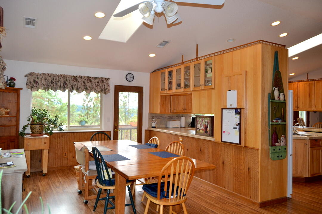 222 Guth Road Grants Pass, OR 97526 - Photo 11 of 48 DSC_3332