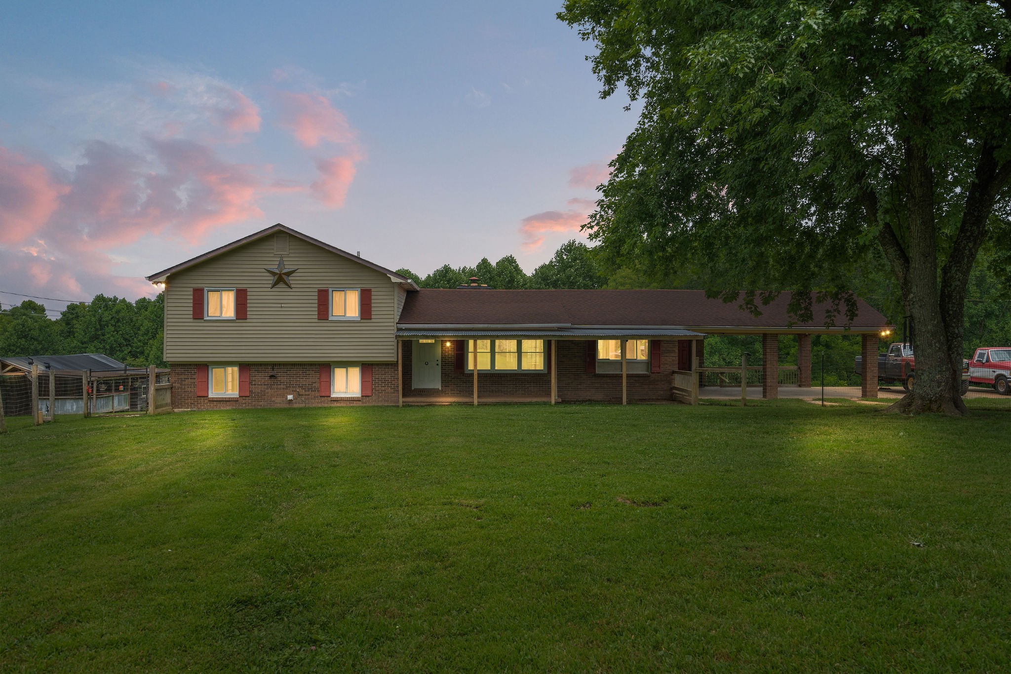 3037 Tunnel Road Westmoreland, TN 37186 - Photo 2 of 53 a front view of a house with a garden