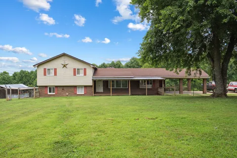 a view of a house with a backyard