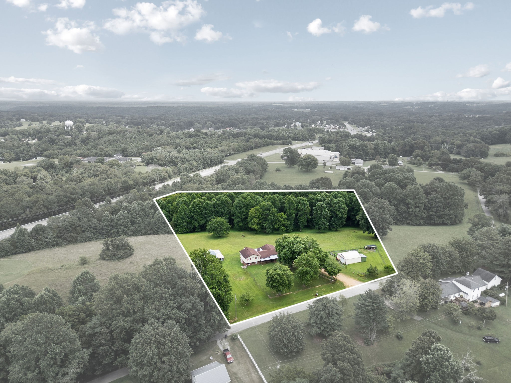 3037 Tunnel Road Westmoreland, TN 37186 - Photo 4 of 53 a view of a city