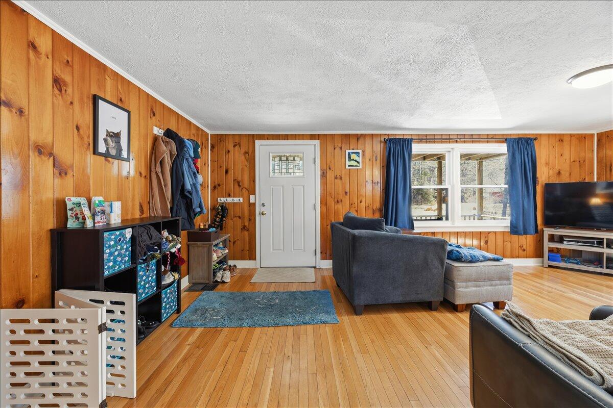 9 Ranwall Avenue Saco, ME 04072 - Photo 9 of 42 Living room