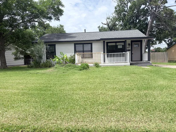 $200,000 | 428 Azalea Street, Lake Jackson, TX 77566