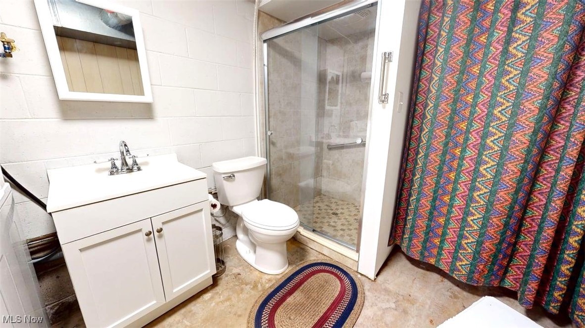 1355 Congress Road Belpre, OH 45714 - Photo 24 of 44 third full bath on lower level 1