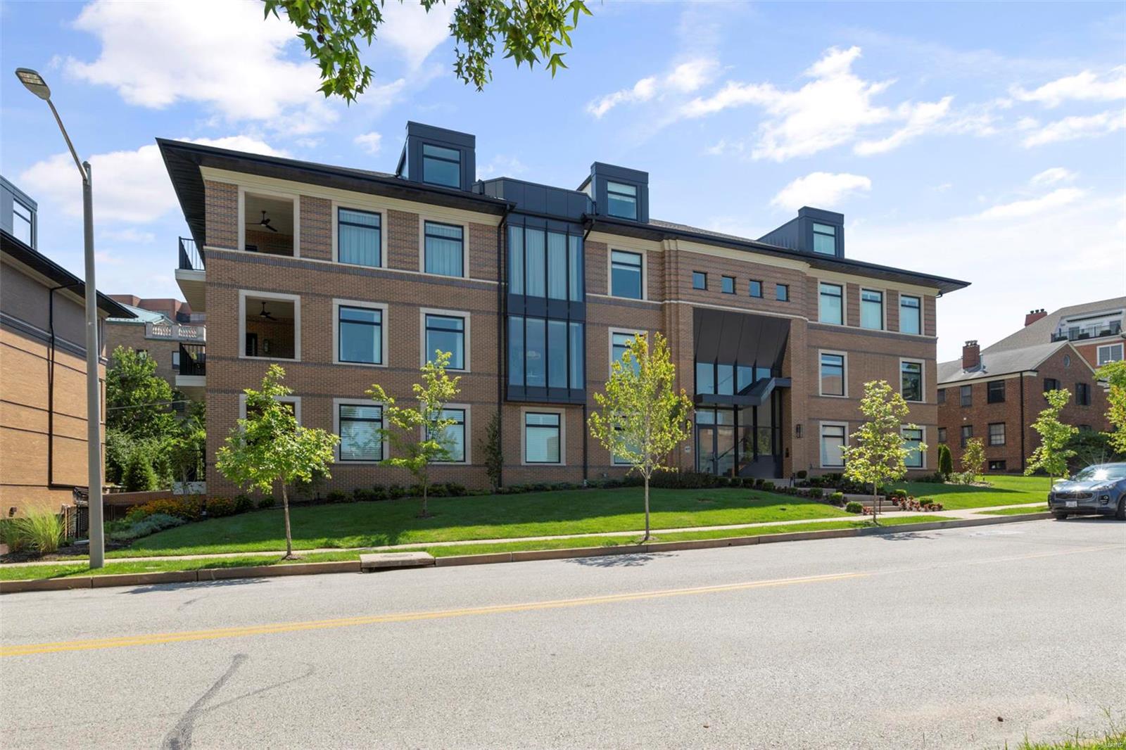 47 Topton Way, Unit 203 Clayton, MO 63105 - Photo 2 of 39