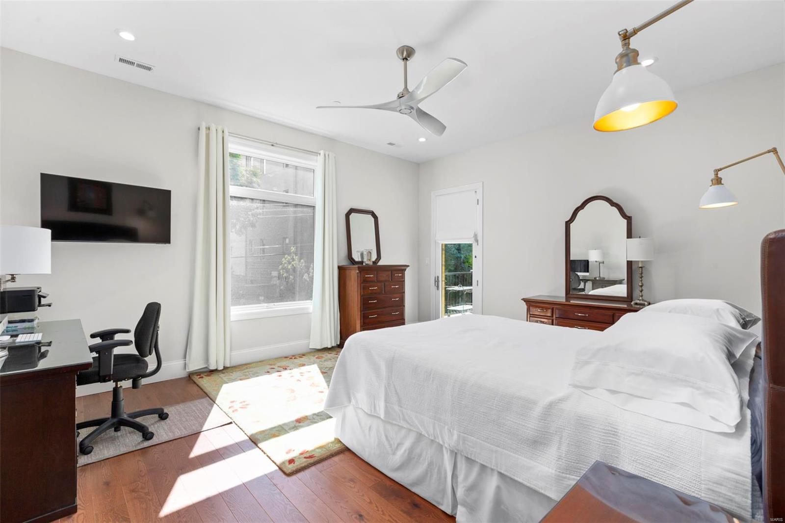 47 Topton Way, Unit 203 Clayton, MO 63105 - Photo 24 of 39