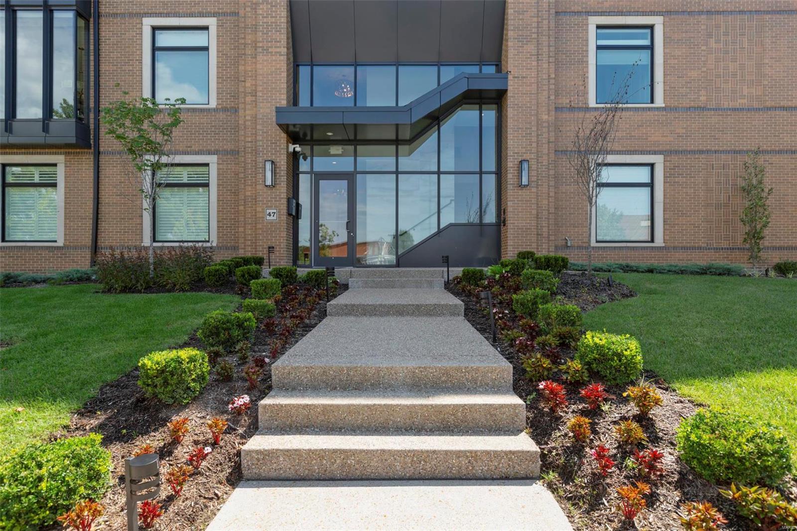 47 Topton Way, Unit 203 Clayton, MO 63105 - Photo 3 of 39