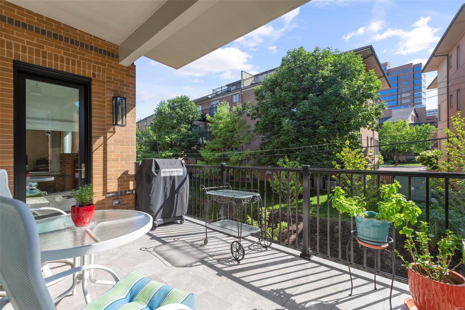 47 Topton Way, Unit 203 Clayton, MO 63105 - Photo 32 of 39