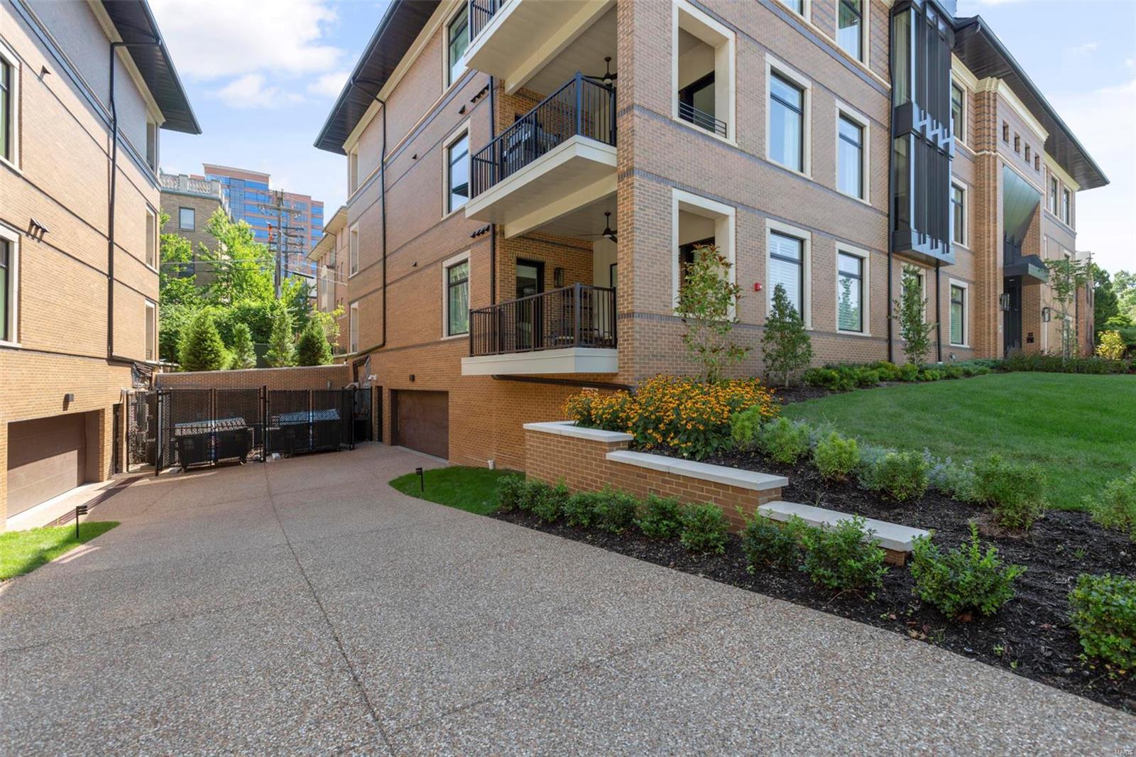 47 Topton Way, Unit 203 Clayton, MO 63105 - Photo 4 of 39