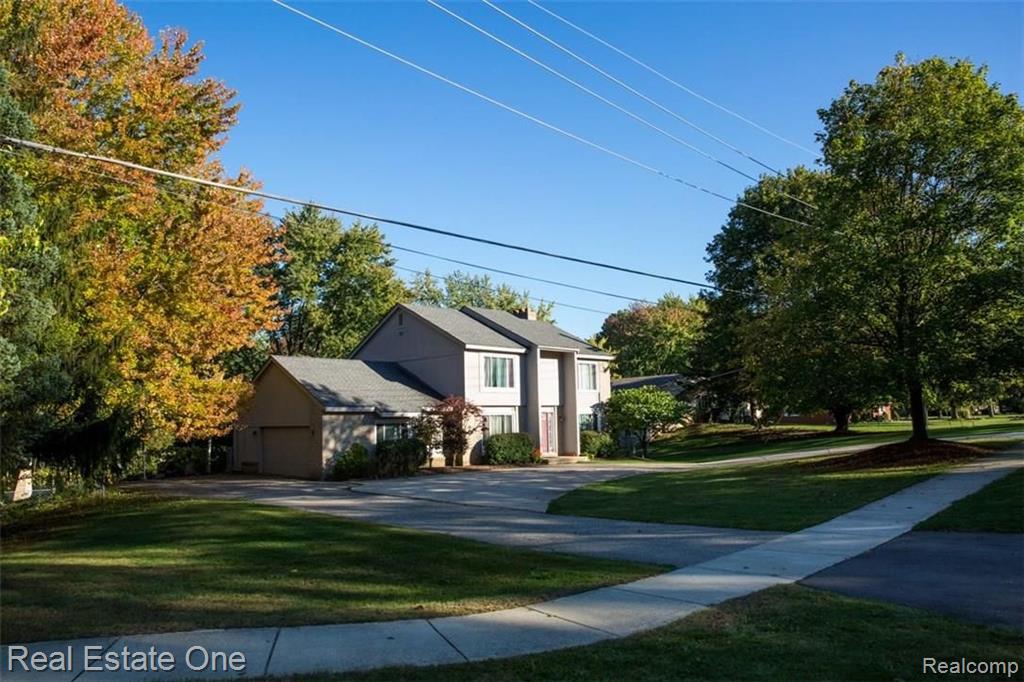 29800 Drake Road Farmington Hills, MI 48331 - Photo 5 of 44