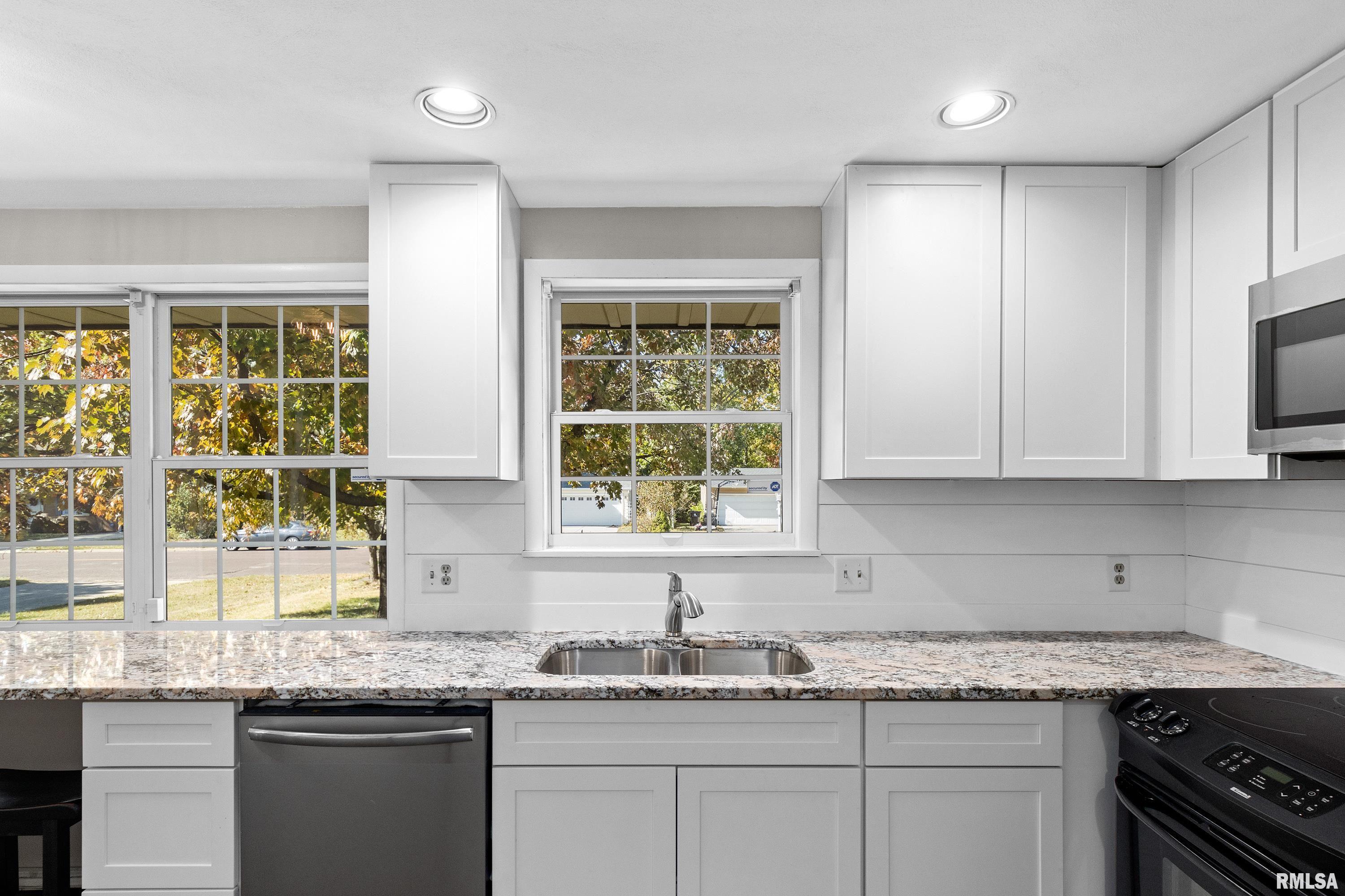 6616 North Greenmont Road Peoria, IL 61614 - Photo 14 of 54