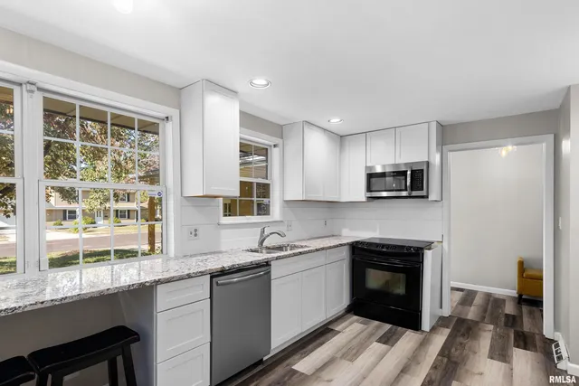 $284,900 | 6616 North Greenmont Road, Peoria, IL 61614