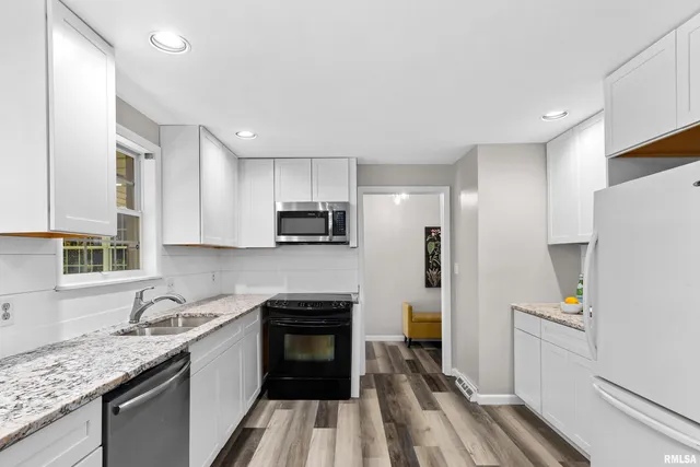 $284,900 | 6616 North Greenmont Road, Peoria, IL 61614