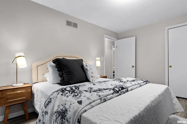 $284,900 | 6616 North Greenmont Road, Peoria, IL 61614