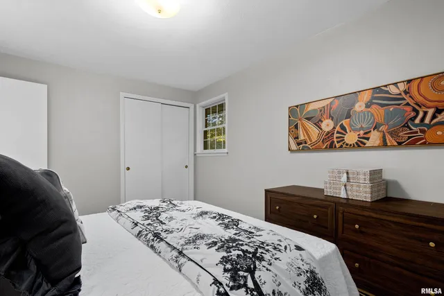 $284,900 | 6616 North Greenmont Road, Peoria, IL 61614