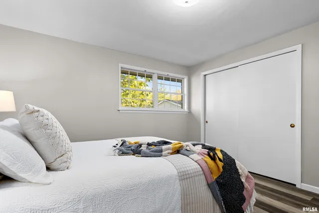 $284,900 | 6616 North Greenmont Road, Peoria, IL 61614