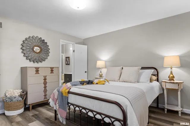 $284,900 | 6616 North Greenmont Road, Peoria, IL 61614