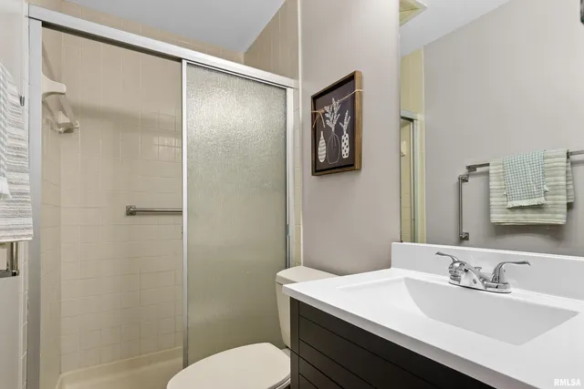 $284,900 | 6616 North Greenmont Road, Peoria, IL 61614