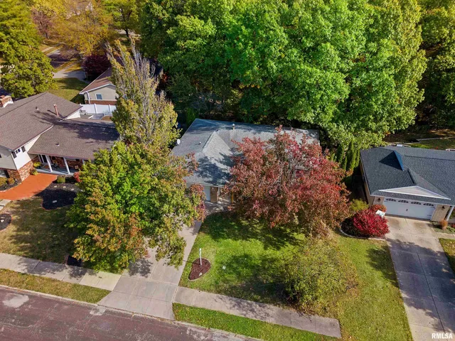 $284,900 | 6616 North Greenmont Road, Peoria, IL 61614