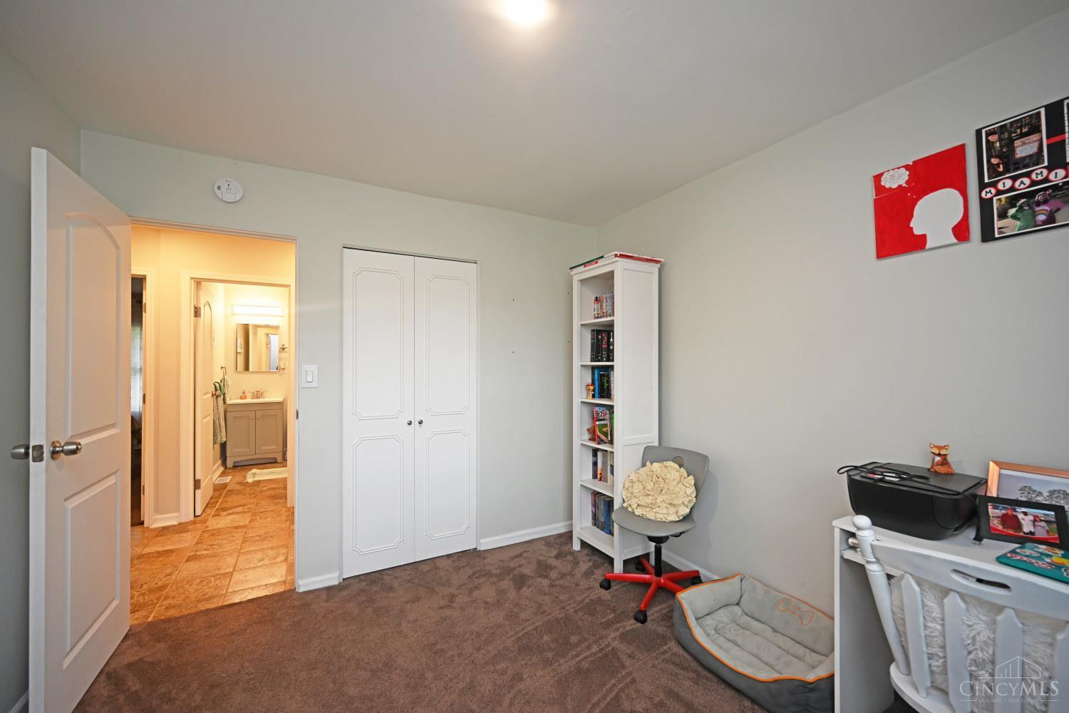 10089 Pippin Road Cincinnati, OH 45231 - Photo 23 of 31