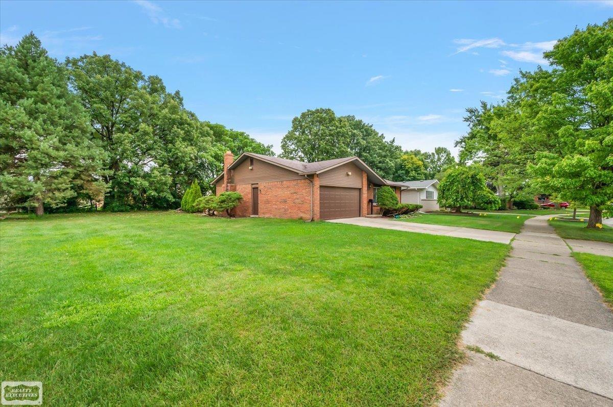 43984 Arlington Road Canton, MI 48187 - Photo 5 of 69 50191717-75744AE8-3E5D-4B7A-B68B-B484B5E51FD7.JPG