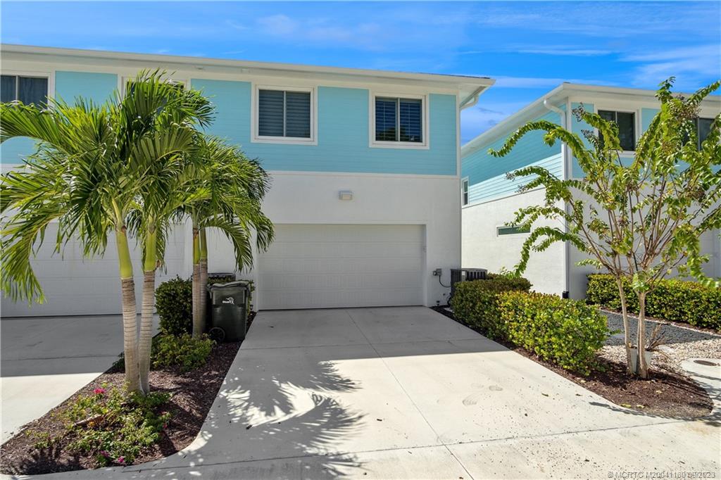 519 Southwest Ocean Boulevard Stuart, FL 34994 - Photo 23 of 27 a front view of a house with garden