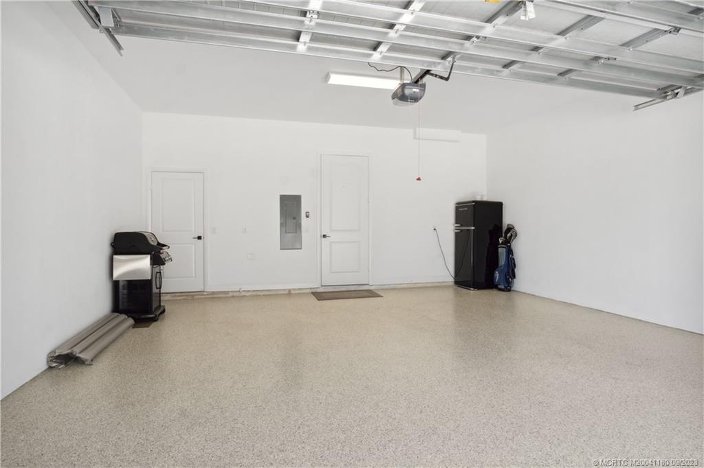 519 Southwest Ocean Boulevard Stuart, FL 34994 - Photo 24 of 27 a view of an empty room