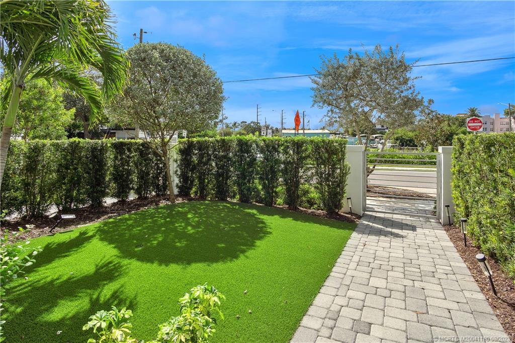 519 Southwest Ocean Boulevard Stuart, FL 34994 - Photo 25 of 27 a view of a garden with pathway