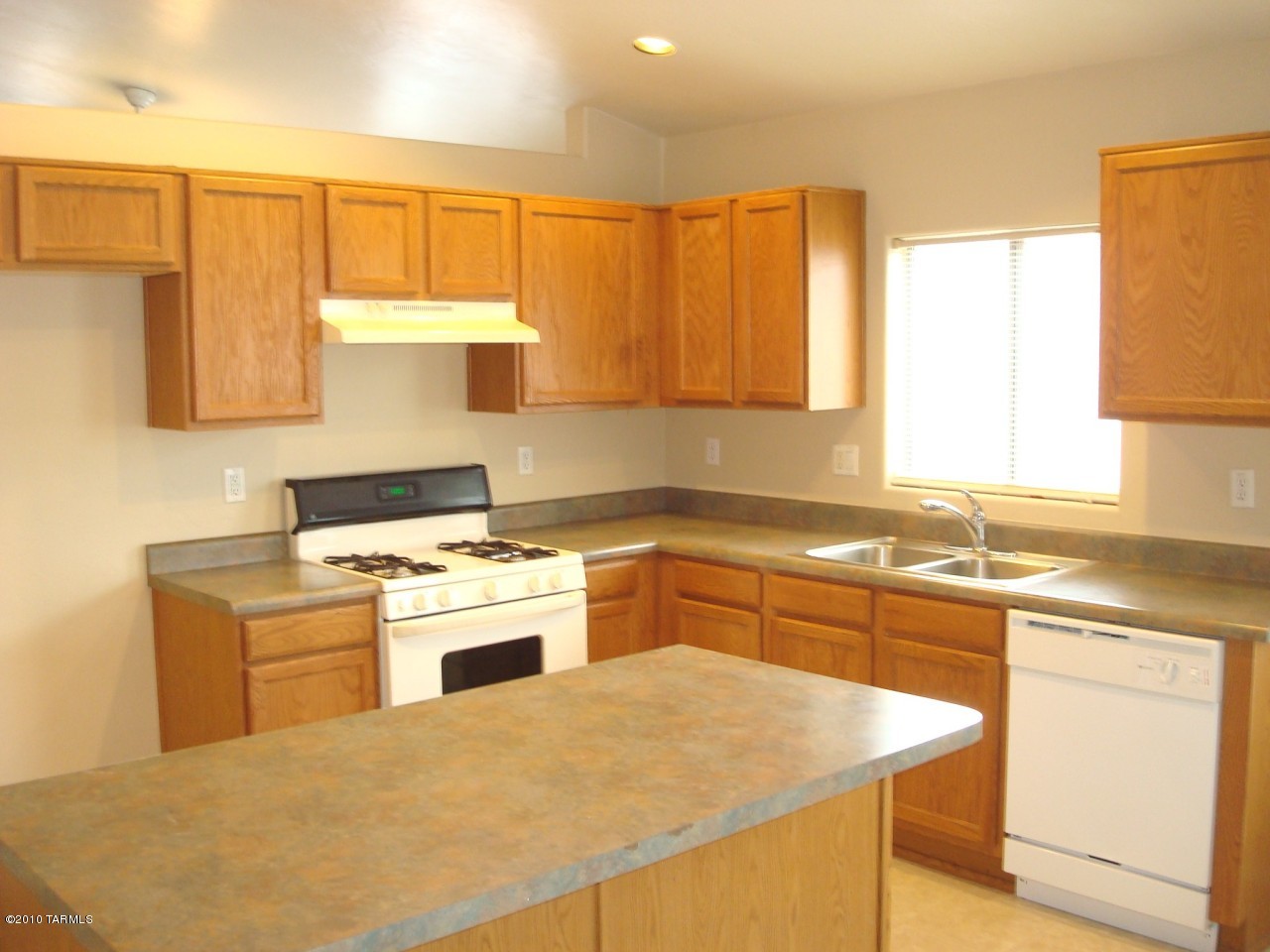 4565 South Valley Road Tucson, AZ 85714 - Photo 4 of 15