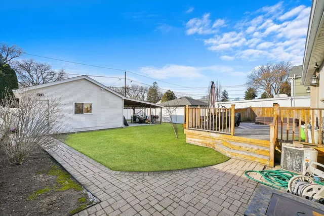 a view of a house with a backyard