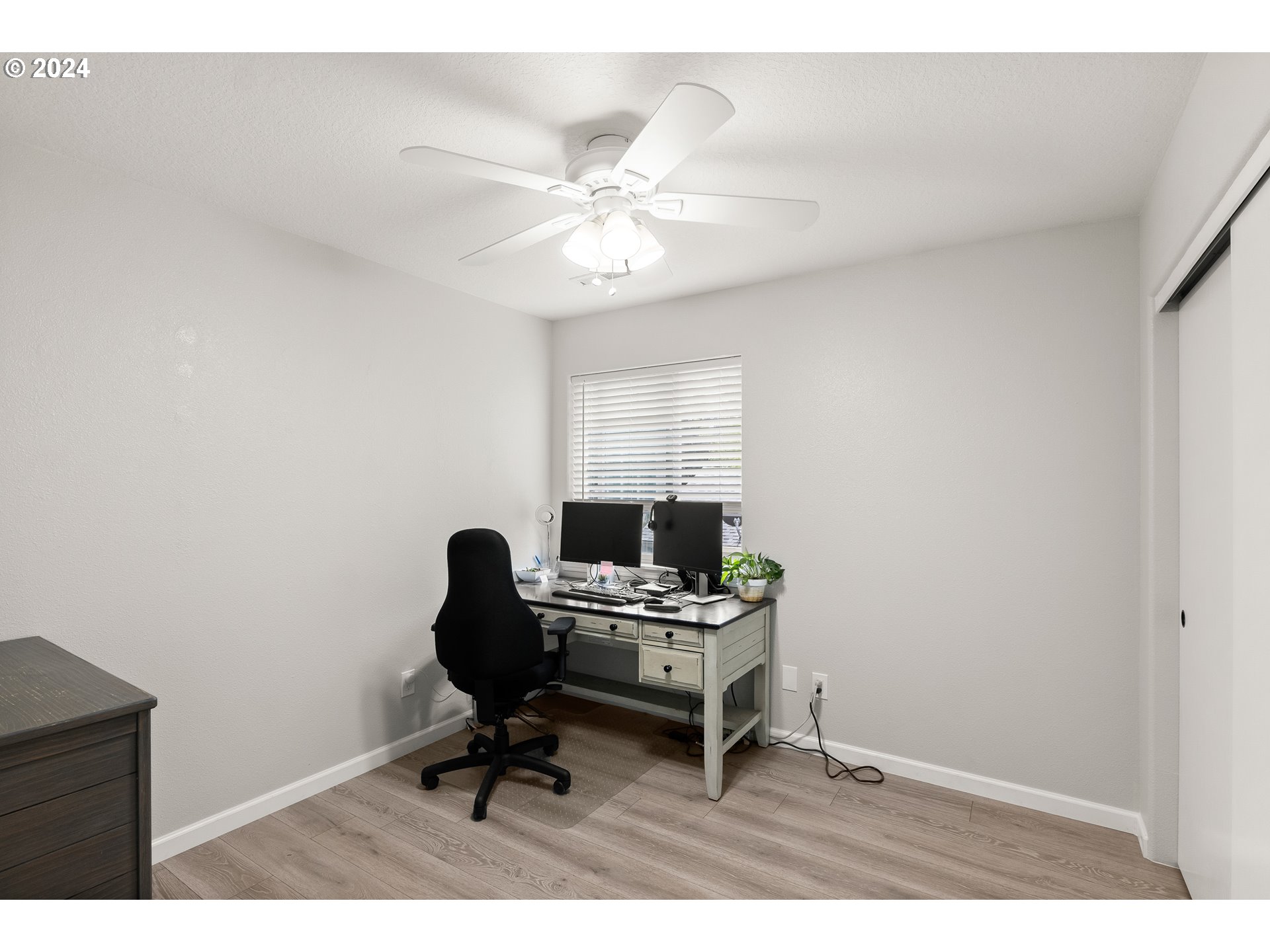 216 Southwest Sutherland Way Beaverton, OR 97006 - Photo 14 of 19 a view of workspace with a window